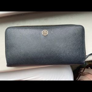 ‼️SOLD‼️Tory Burch Robinson Wallet